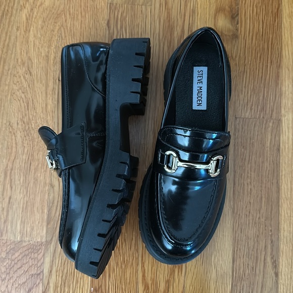 Steve Madden Lando Loafers, size 7.5, with gold buckle - Picture 2 of 3